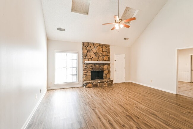 Foto del edificio - 2224 Webbing Dr