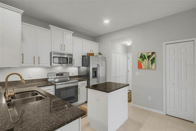 Building Photo - 13729 Summerport Village Pkwy