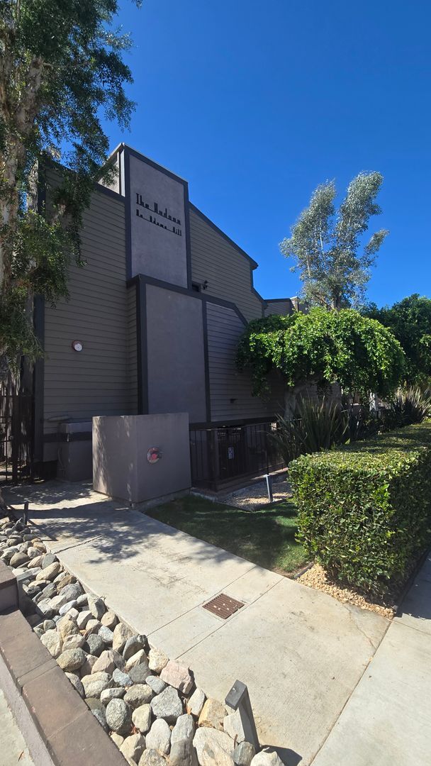 Foto del edificio - 1116 E Palmer Ave