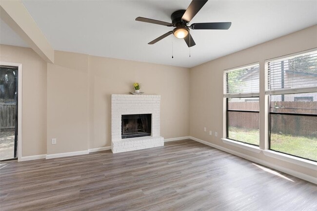 Building Photo - 6915 Woodhue Dr