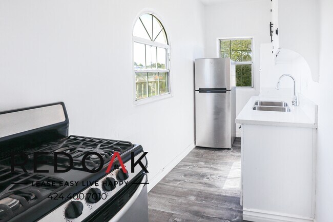 Foto del edificio - Magnificent Bright and Sunny Remodeled Stu...