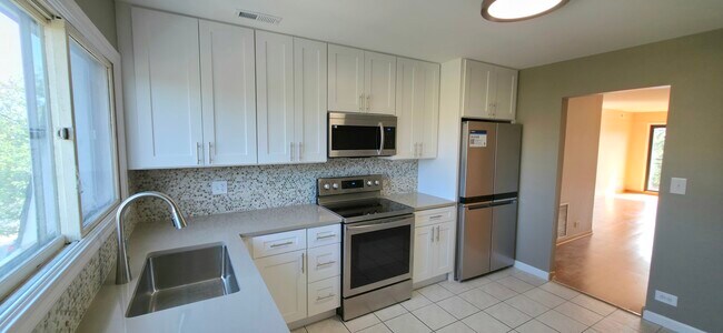 Foto del edificio - 4132 Cove Ln