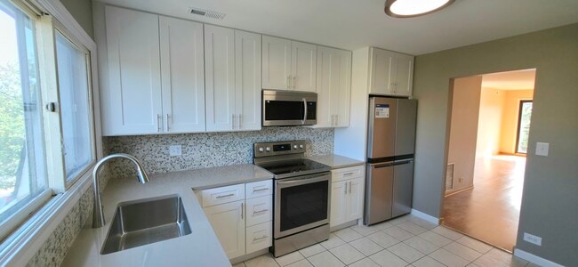 Building Photo - 4132 Cove Ln