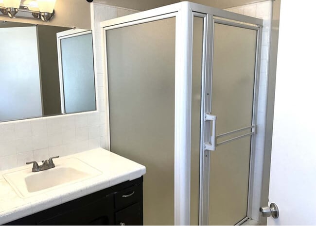 Foto del edificio - 13139 Archwood St