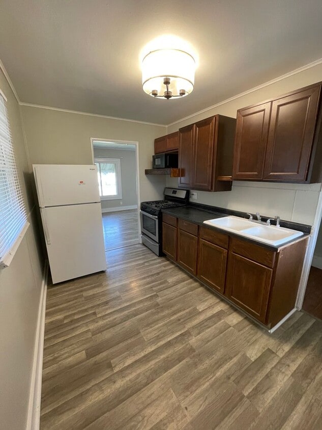 Primary Photo - 3 Bedroom Home with Backyard and Garage!