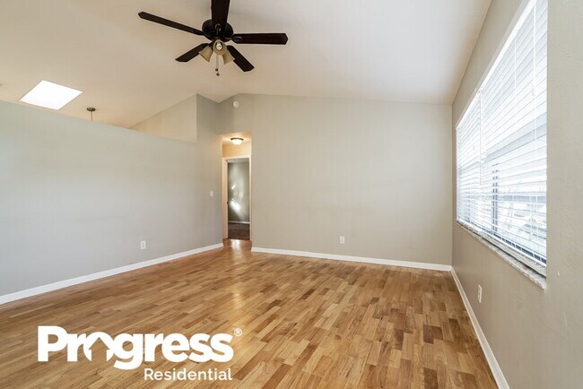 Building Photo - 28 SW 13th St