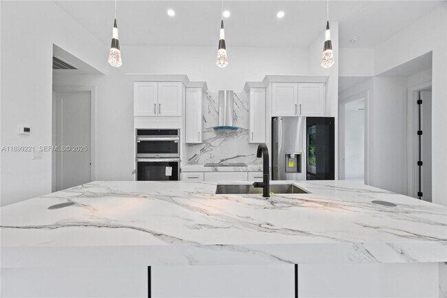 Foto del edificio - 3111 W 17th St