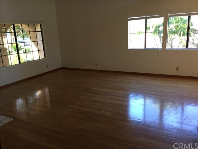 Foto del edificio - 9 Skyline Ln