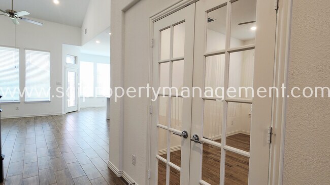 Foto del edificio - 3105 Cottonwood Ln