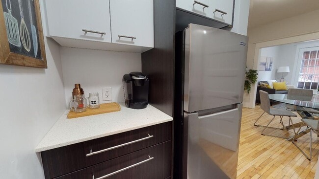 Building Photo - 2054 Claremont