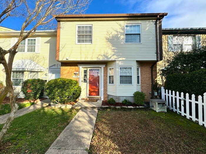 Foto principal - BEAUTIFUL TOWNHOME READY FOR RENT IN VIRGI...