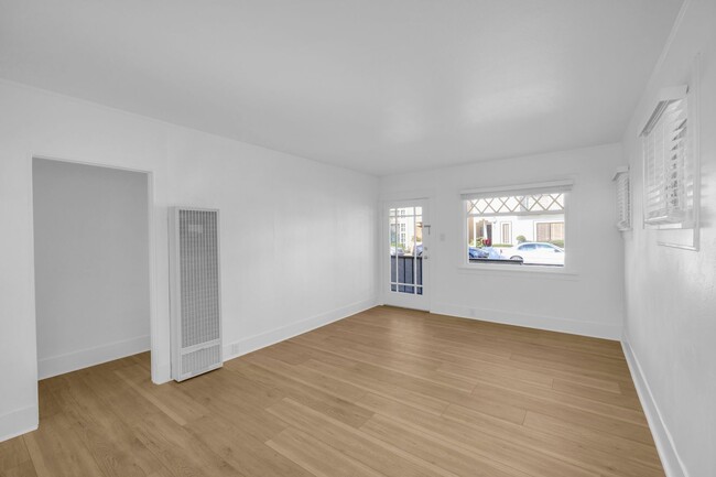 Foto del edificio - Beautiful bright 2 bedroom in Belmont Shore!