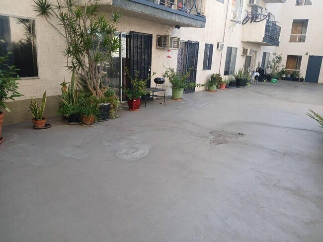 Foto del edificio - 1405 N New Hampshire Ave