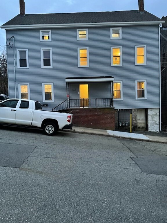 Primary Photo - 105 Stewart St