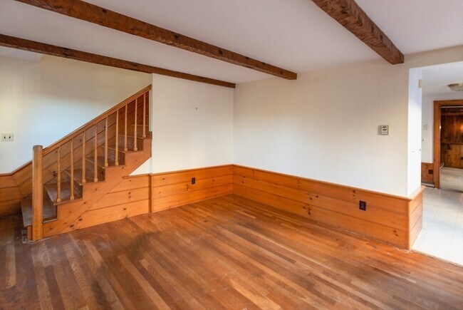 Foto del edificio - 129 1/2 Summer Street Unit