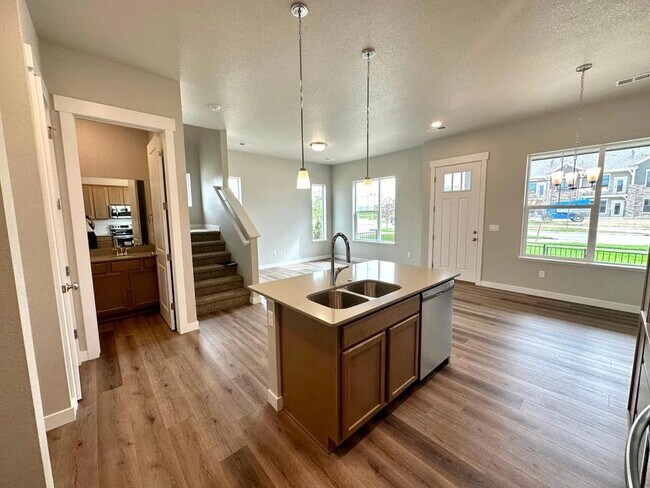 Foto del edificio - 4190 S Park Dr