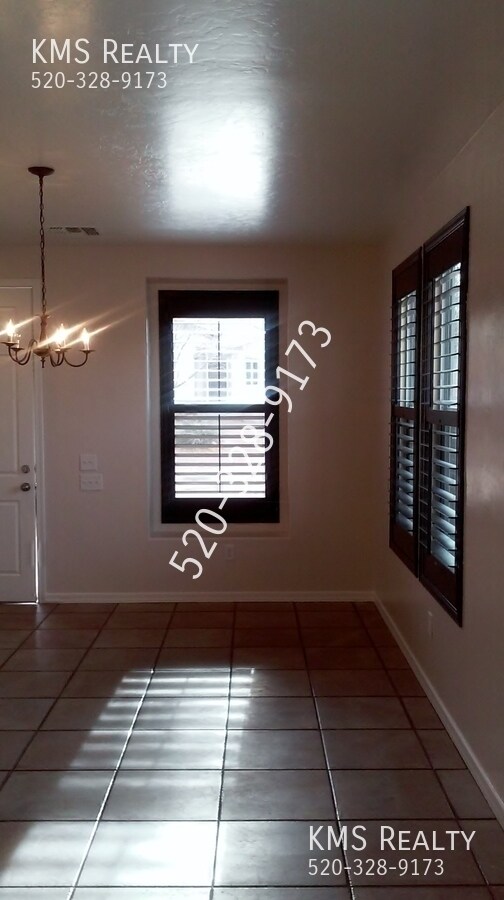 Building Photo - 3 Beds / 2 1/2 bath Home - OWNER/AGENT