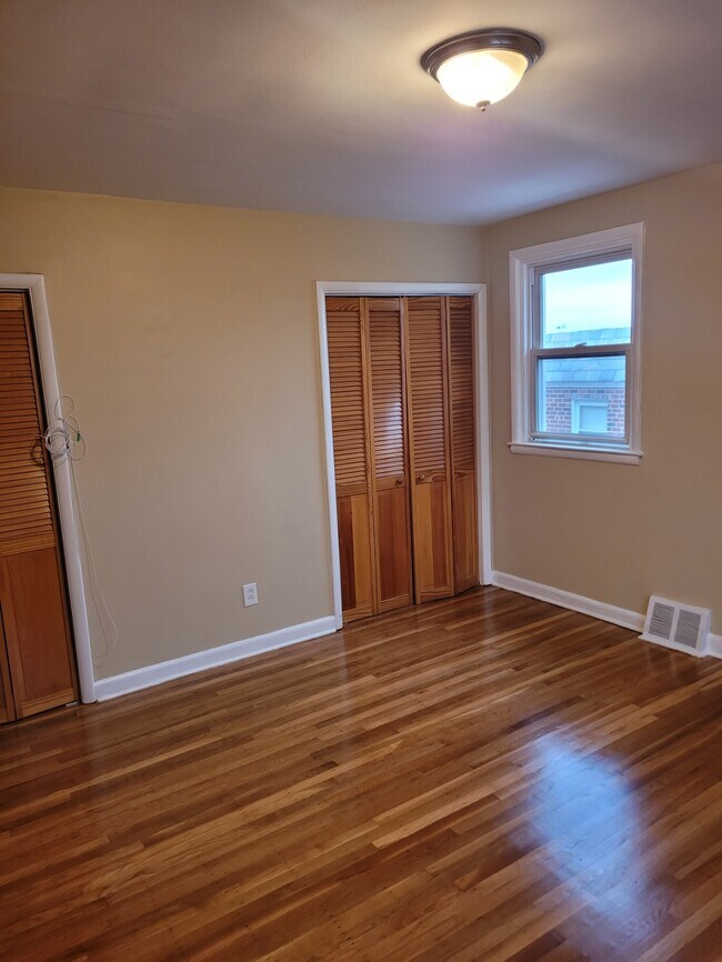 Rear bedroom - 906 E Sedgwick St