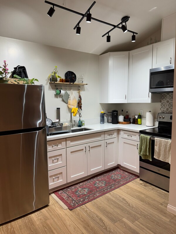 Foto del edificio - 1084 Garden Glen Ln