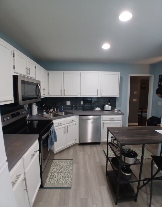 Building Photo - Modern Comfort and Convenience in Citadel ...