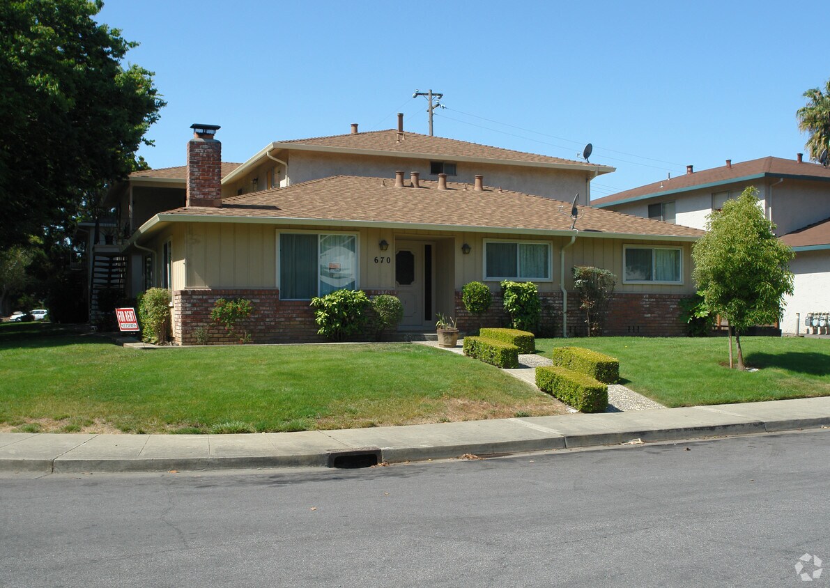 Primary Photo - 670 Azara Pl
