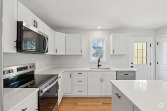 Building Photo - 15 Legacy Ln