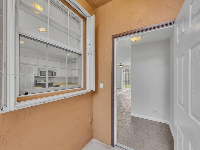 Building Photo - 1458 Coronado Rd