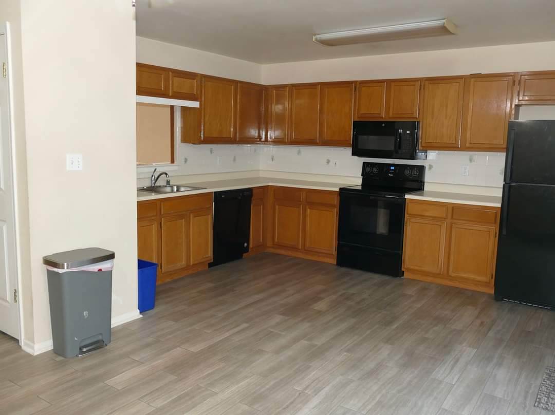 Foto del edificio - 2039 Putnam Rd