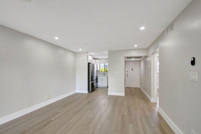 Foto del edificio - 300 Waterway Dr S