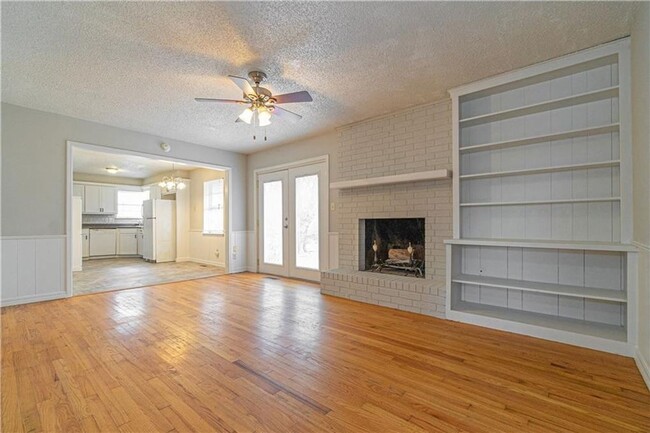 Building Photo - PRELEASING - July 2025 - Spacious Home Wit...