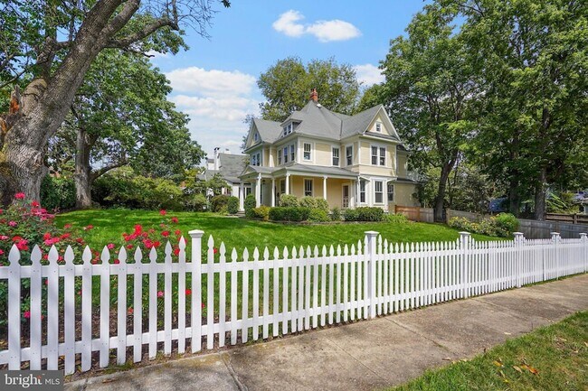 Foto del edificio - 1503 Russell Rd