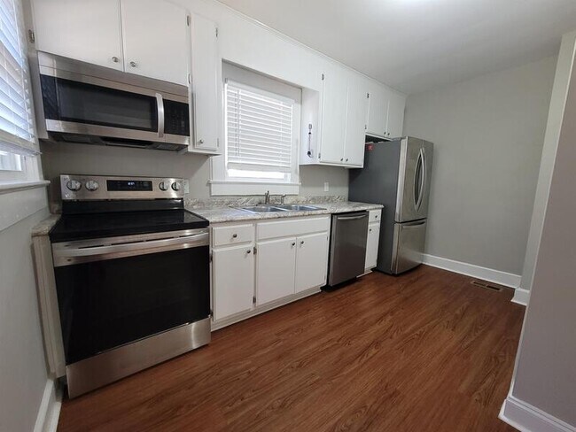 Foto del edificio - 120 Webster Rd