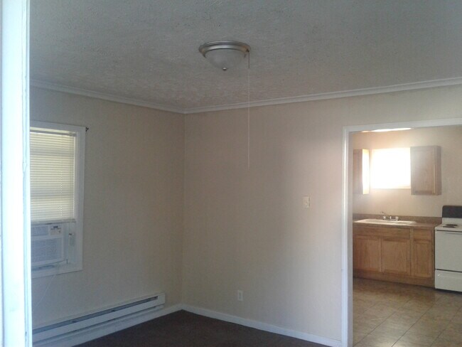 Building Photo - 1631 N Oak Grove Ave