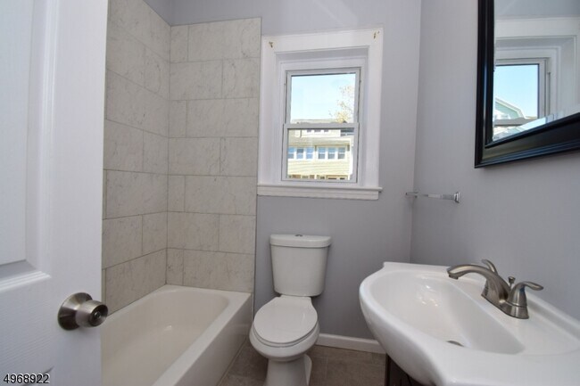 Foto del edificio - 25 Rutledge Ave