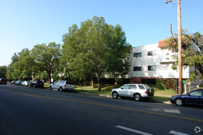 Building Photo - Hazeltine Royal Villas