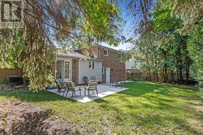 Building Photo - 1543 Stoneybrook Crescent
