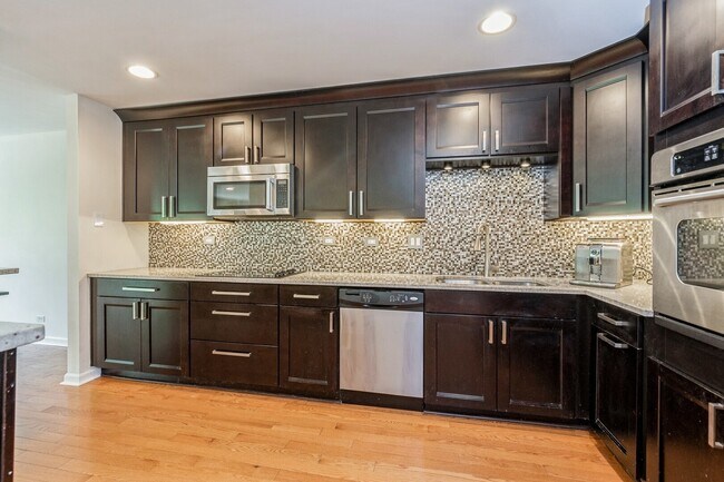 Building Photo - 854 Swallow St