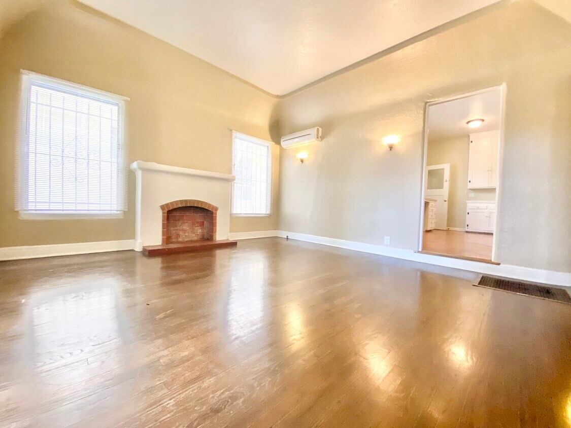 Primary Photo - 4429 Finley Ave Los Angeles, CA 90027