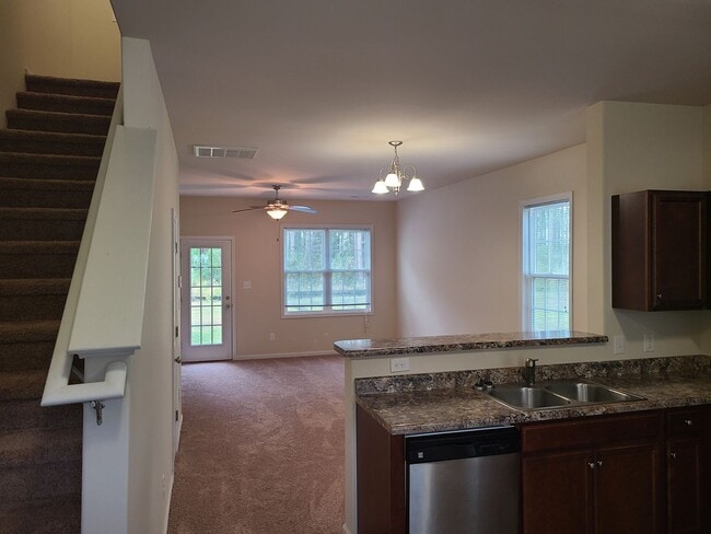 Building Photo - 2 bedroom, 2.5 bath unfurnished townhouse in Holly Ridge - Beacon Woods Community