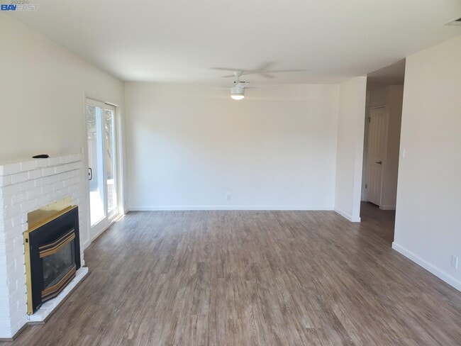 Building Photo - 275 Albatross Ave