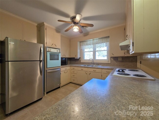 Foto del edificio - 9301 Gold Hill Rd