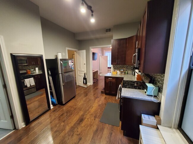 Foto del edificio - 1528 N Ashland Ave