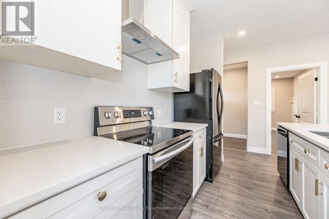 Building Photo - 304 Frederick St