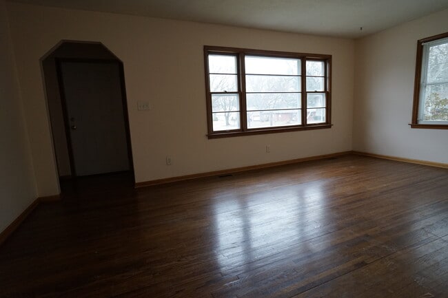 living room - 3427 Shirley Rd