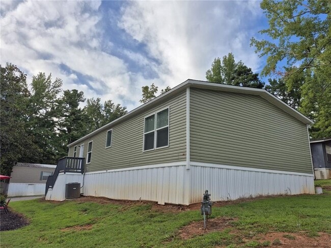 Foto del edificio - 6017 Whispering Pines