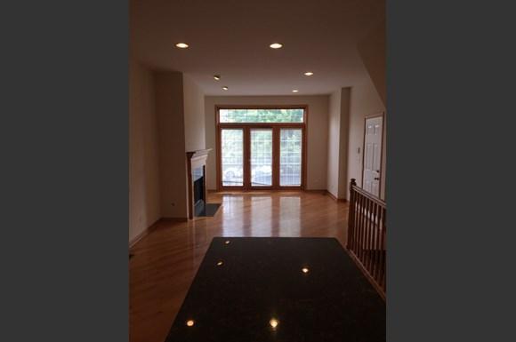 Primary Photo - 2 bedroom in Chicago IL 60657