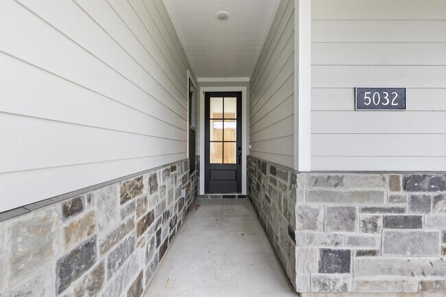 Building Photo - 5032 Mooney Fls Dr