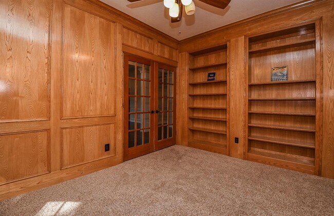 Building Photo - 3023 Clear Water Park Dr
