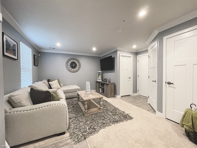 Building Photo - 3 br, 2.5 bath Townhome - 14503 Hunts Farm...