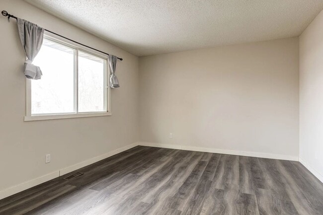 Building Photo - Spruce View Apartments